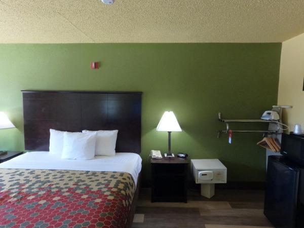 Econo Lodge Inn & Suites Downtown Northeast near Fort Sam Houston : photo 7 de la chambre chambre lit king-size - non-fumeurs
