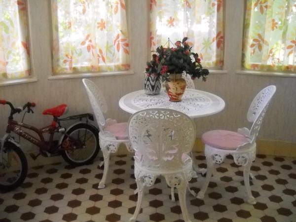 Villa Julia : photo 6 de la chambre chambre lits jumeaux avec salle de bains commune