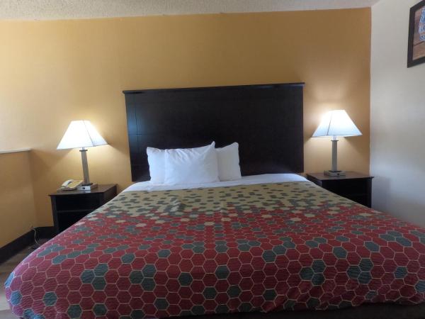 Econo Lodge Inn & Suites Downtown Northeast near Fort Sam Houston : photo 4 de la chambre chambre lit king-size - accessible aux personnes à mobilité réduite/non-fumeurs