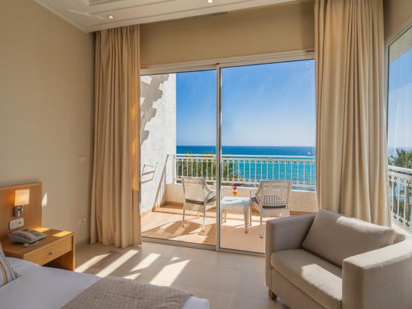 Hotel Bel Azur Thalasso & Bungalows : photo 7 de la chambre suite lit king-size - vue sur mer