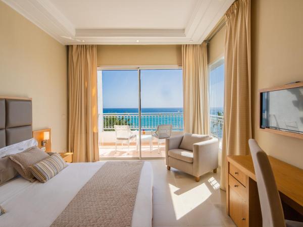 Hotel Bel Azur Thalasso & Bungalows : photo 8 de la chambre suite lit king-size - vue sur mer