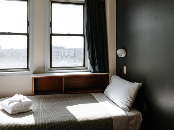 Canberra Accommodation Centre : photo 1 de la chambre chambre simple avec salle de bains commune