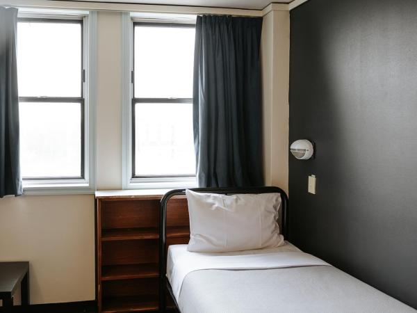 Canberra Accommodation Centre : photo 3 de la chambre chambre simple avec salle de bains commune