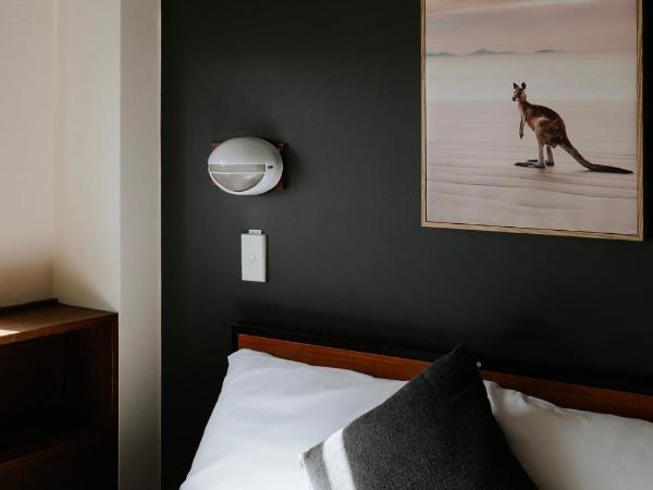 Canberra Accommodation Centre : photo 5 de la chambre standard family (twin) room with shared bathroom