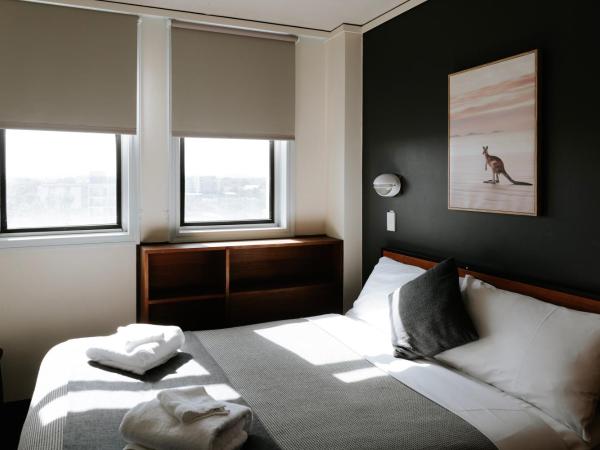 Canberra Accommodation Centre : photo 1 de la chambre standard family (twin) room with shared bathroom