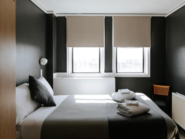 Canberra Accommodation Centre : photo 4 de la chambre standard family (twin) room with shared bathroom