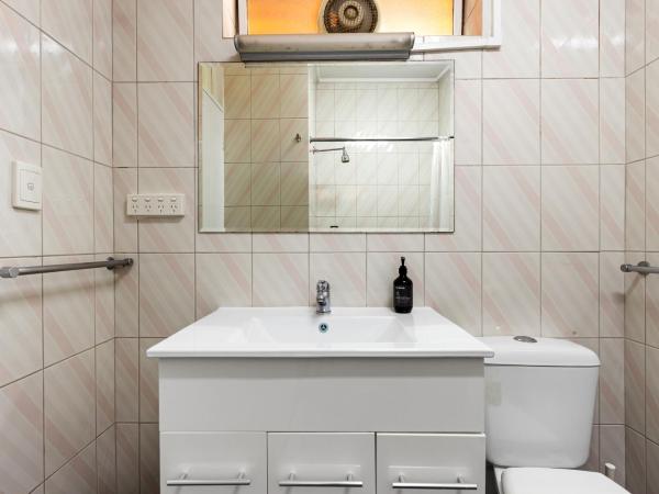 Econo Lodge East Adelaide : photo 5 de la chambre chambre standard lit queen-size