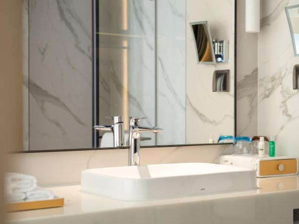 Element Guangzhou Baiyun : photo 8 de la chambre chambre lit king-size - vue sur parc