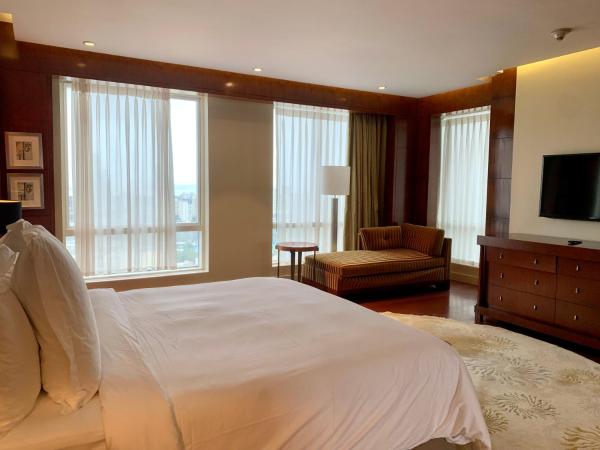 Four Seasons Hotel Mumbai : photo 7 de la chambre suite lit king-size présidentielle