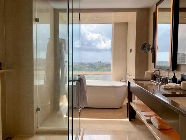 Four Seasons Hotel Mumbai : photo 4 de la chambre chambre lits jumeaux deluxe - vue sur mer