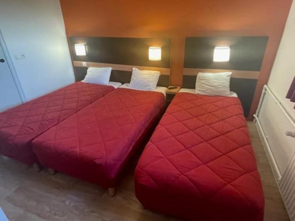 Premiere Classe Rungis - Orly : photo 1 de la chambre chambre triple