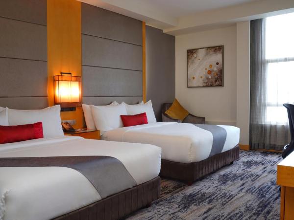 The Waterfront Hotel Kuching : photo 2 de la chambre deluxe family (compound view)