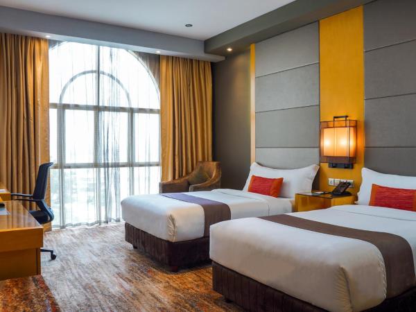 The Waterfront Hotel Kuching : photo 2 de la chambre premier twin (city view)