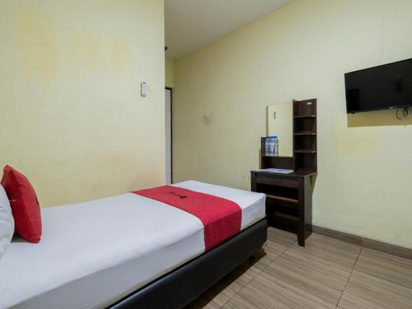 RedDoorz near Surabaya Town Square : photo 4 de la chambre chambre lits jumeaux