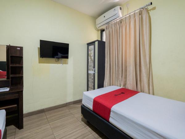 RedDoorz near Surabaya Town Square : photo 2 de la chambre chambre lits jumeaux