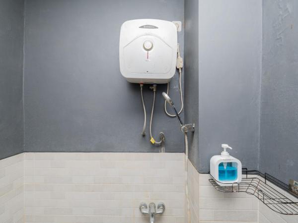 RedDoorz At Nginden Surabaya : photo 10 de la chambre chambre double standard