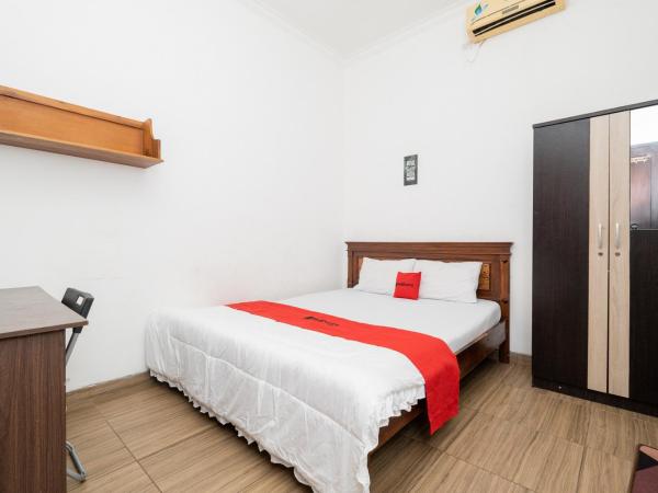 RedDoorz At Nginden Surabaya : photo 2 de la chambre chambre double standard