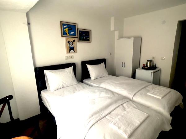 Noya Suites : photo 1 de la chambre chambre double avec salle de bains privative