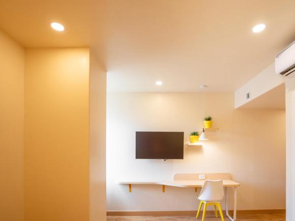 Bloom Hotel - HSR Layout Sec 6 : photo 8 de la chambre chambre lits jumeaux exécutive