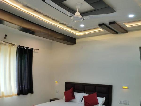 Hotel Goyal Palace : photo 6 de la chambre chambre deluxe (2 adultes + 1 enfant)