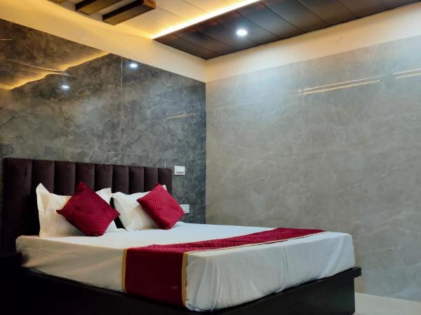 Hotel Goyal Palace : photo 3 de la chambre chambre double standard avec ventilateur