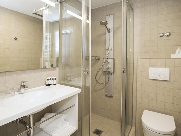 Hotel Vila Rova : photo 8 de la chambre suite 1 chambre avec terrasse et vue sur mer