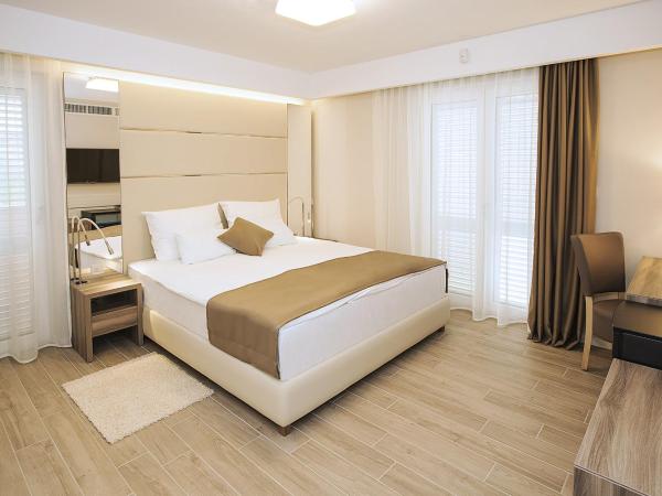 Hotel Vila Rova : photo 8 de la chambre suite 1 chambre avec terrasse et vue sur mer