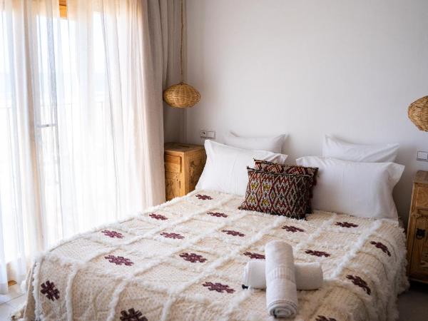 Blue Waves Surf House : photo 1 de la chambre chambre double deluxe avec balcon - vue sur mer