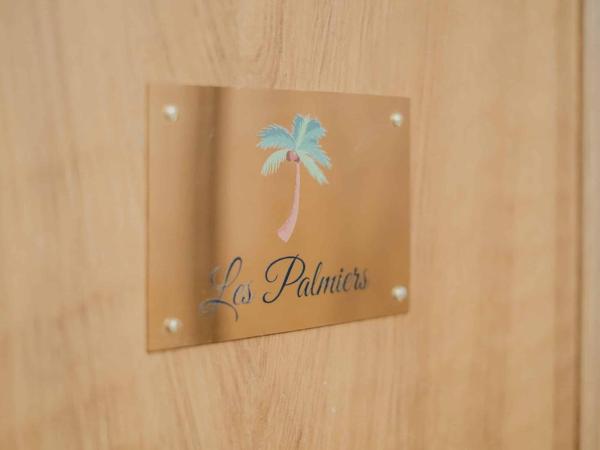 Château de Bayssan : photo 8 de la chambre appartement - vue sur jardin