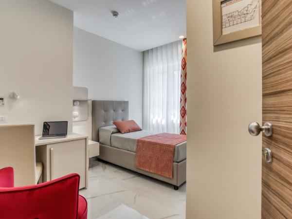 Vomero High Hotel : photo 1 de la chambre grande chambre simple