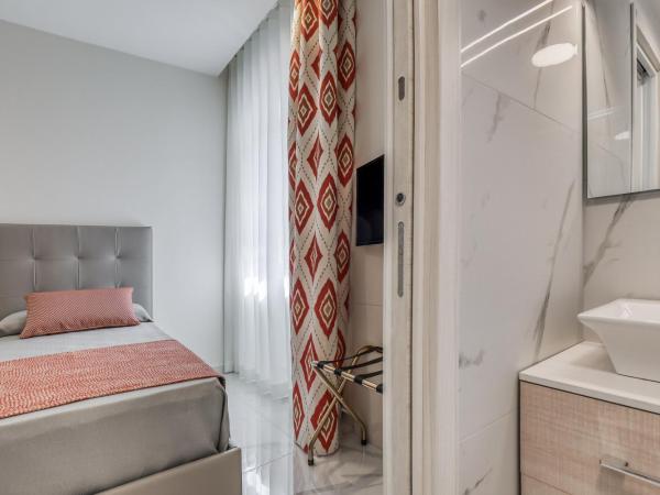 Vomero High Hotel : photo 5 de la chambre grande chambre simple
