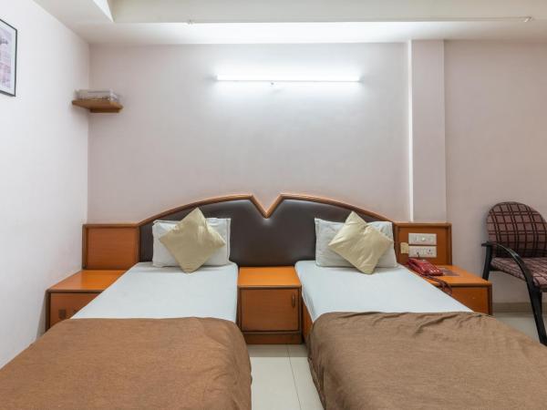 Hotel Sanmati : photo 5 de la chambre chambre double standard avec ventilateur