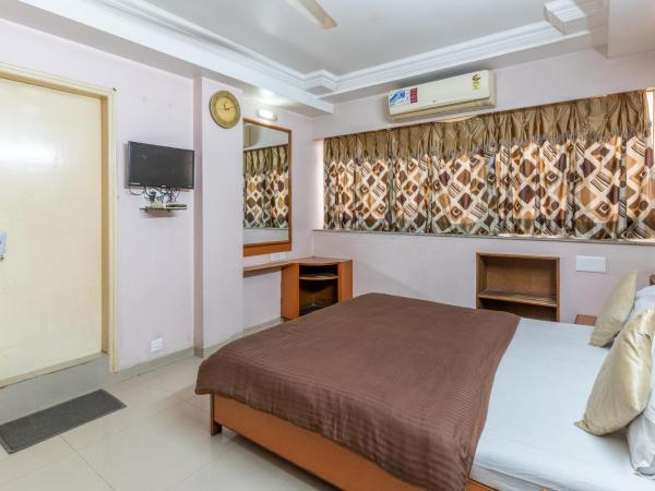 Hotel Sanmati : photo 6 de la chambre chambre double standard avec ventilateur