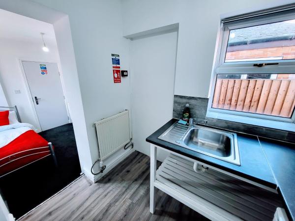 Berridge Solo Stays - NG7 : photo 9 de la chambre chambre simple avec salle de bains privative