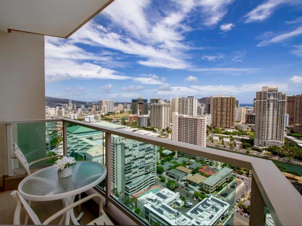 Ocean Views from balcony Walk to Beach and Mall 3024 : photo 4 de la chambre appartement