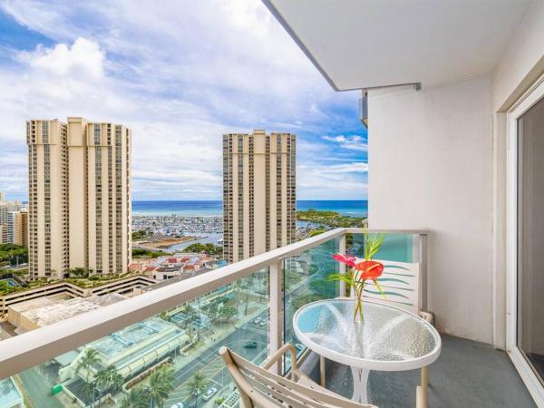 Oceanview studio across from Ala Moana Beach 2023 : photo 3 de la chambre appartement