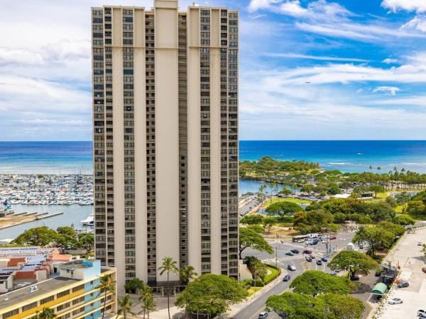 Oceanview studio across from Ala Moana Beach 2023 : photo 1 de la chambre appartement