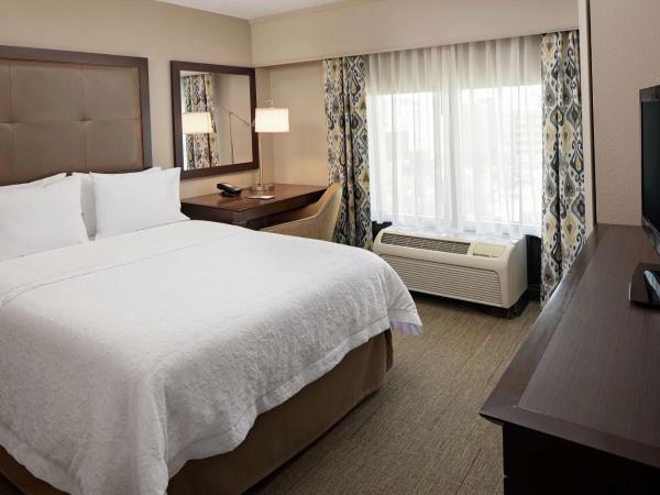 Hampton Inn Louisville Downtown : photo 5 de la chambre chambre lit king-size deluxe - non-fumeurs