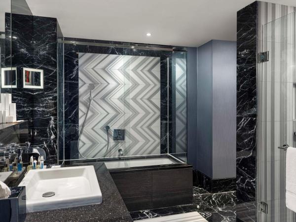 Radisson Blu Hotel Istanbul Pera : photo 6 de la chambre suite avec terrasse - vue sur corne d'or