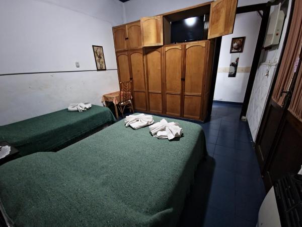 Sayta Hostal : photo 3 de la chambre chambre triple avec salle de bains privative