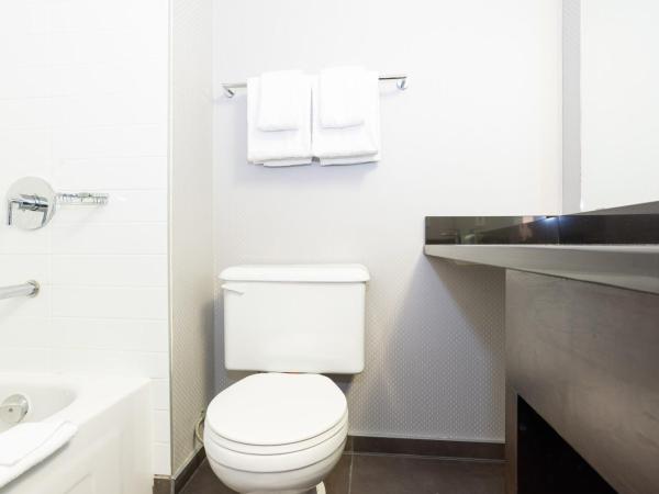 Sandman Hotel Red Deer : photo 4 de la chambre standard suite, 1 king bed, kitchenette