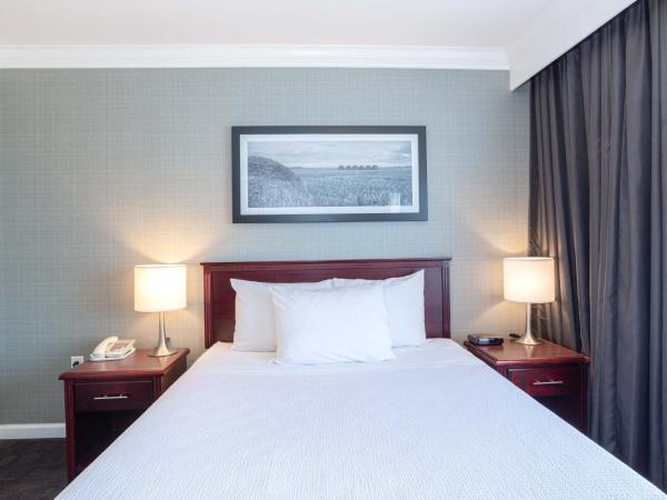 Sandman Hotel Red Deer : photo 3 de la chambre suite lit queen-size standard avec kitchenette