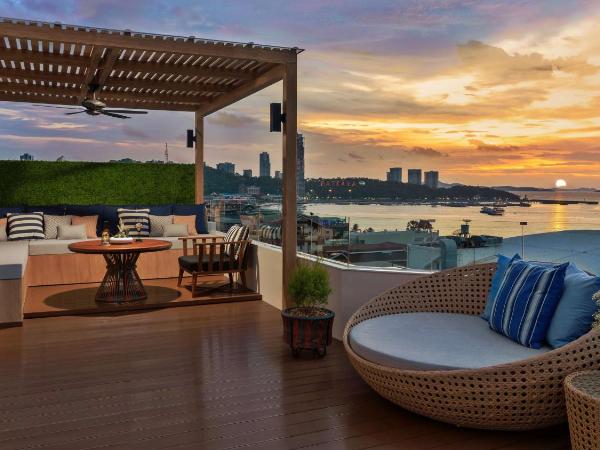 Avani Pattaya Resort : photo 6 de la chambre chambre lit king-size - vue sur mer