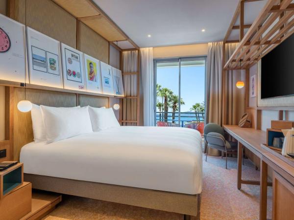 Canopy by Hilton Cannes : photo 1 de la chambre chambre lit king-size deluxe - vue sur mer