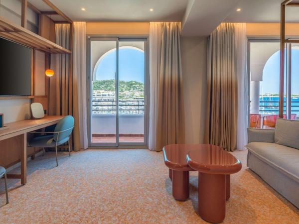 Canopy by Hilton Cannes : photo 1 de la chambre suite junior lit king-size - vue sur mer