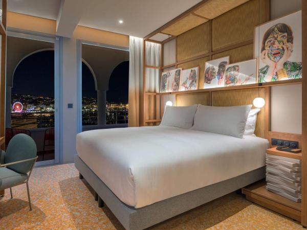 Canopy by Hilton Cannes : photo 2 de la chambre suite junior lit king-size - vue sur mer