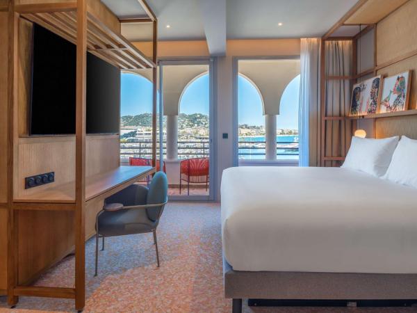 Canopy by Hilton Cannes : photo 3 de la chambre suite junior lit king-size - vue sur mer