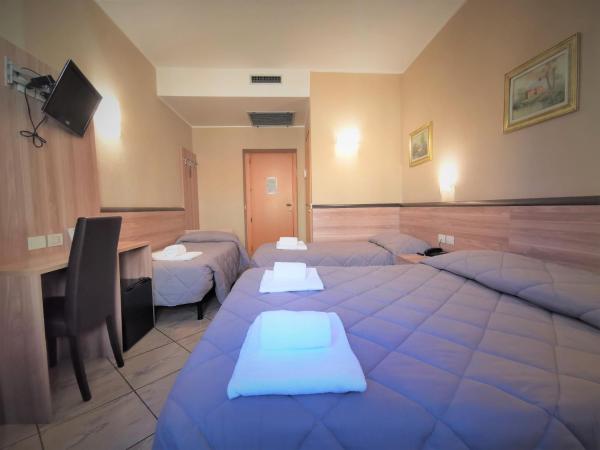 Hotel Brianza : photo 10 de la chambre chambre quadruple standard