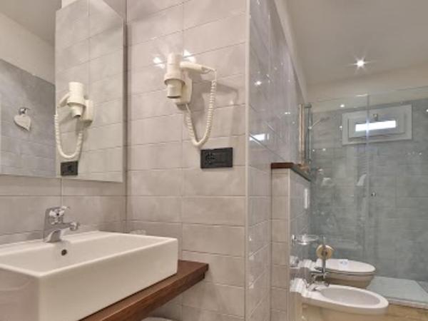 Hotel San Donato - Bologna centro : photo 4 de la chambre chambre familiale