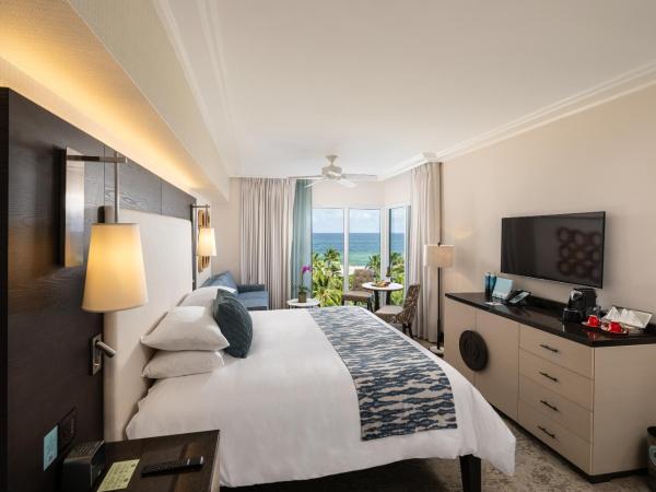 The Palms Hotel & Spa : photo 1 de la chambre hébergement supérieur avec 1 lit king-size et canapé-lit - côté océan